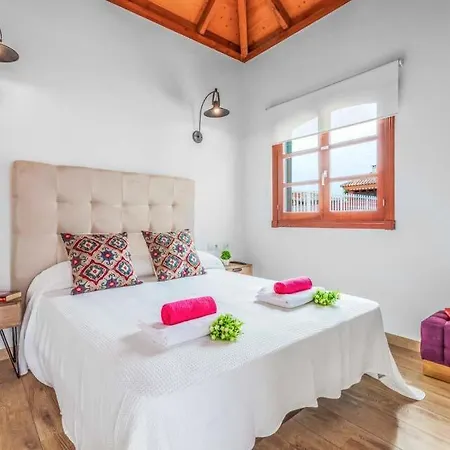 Sleeps 8 With Pool Air Con And Wifi