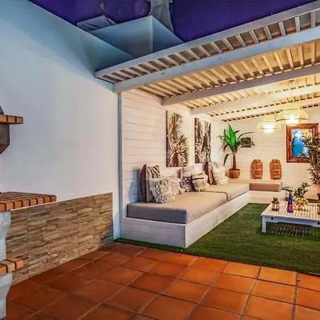 Villa Sleeps 8 With Pool Air Con And Wifi Corralejo