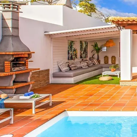 Sleeps 8 With Pool Air Con And Wifi *