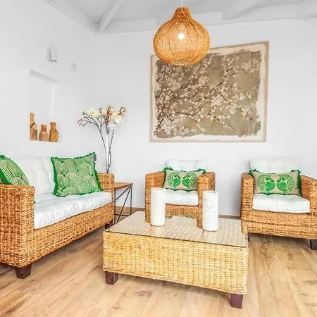 Villa Sleeps 8 With Pool Air Con And Wifi