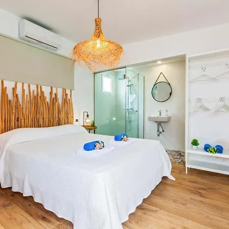 Villa Sleeps 8 With Pool Air Con And Wifi *