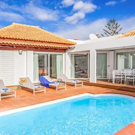 Sleeps 8 With Pool Air Con And Wifi *