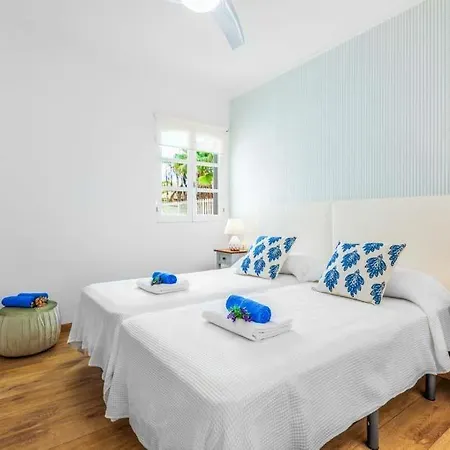 Sleeps 8 With Pool Air Con And Wifi Villa