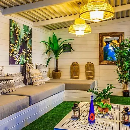 Sleeps 8 With Pool Air Con And Wifi